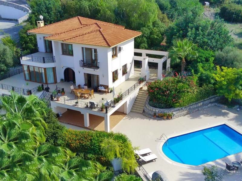 4-bedroom resale villa + swimming pool + sea and mountains views