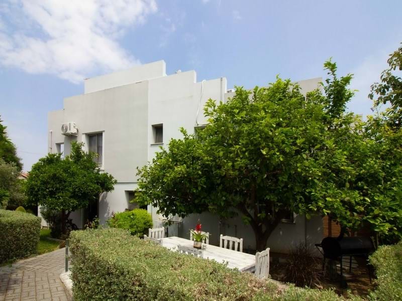 3-bedroom resale semidetached villa + communal swimming pool + within a complex