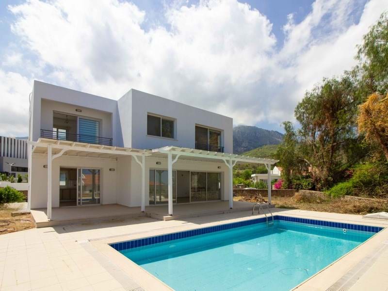 3-bedroom resale villa + swimming pool + central heating infrastructure + large garden + Title deed in the owner’s name VAT paid