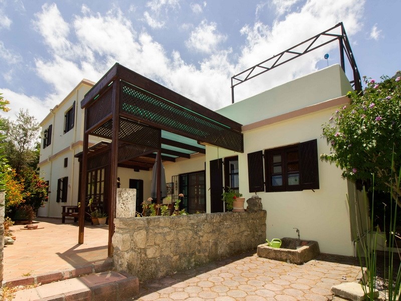 3 bedroom traditional villa + central heating + air conditioning + amazing sea views & mountain views + Title deed in the owner’s name VAT paid