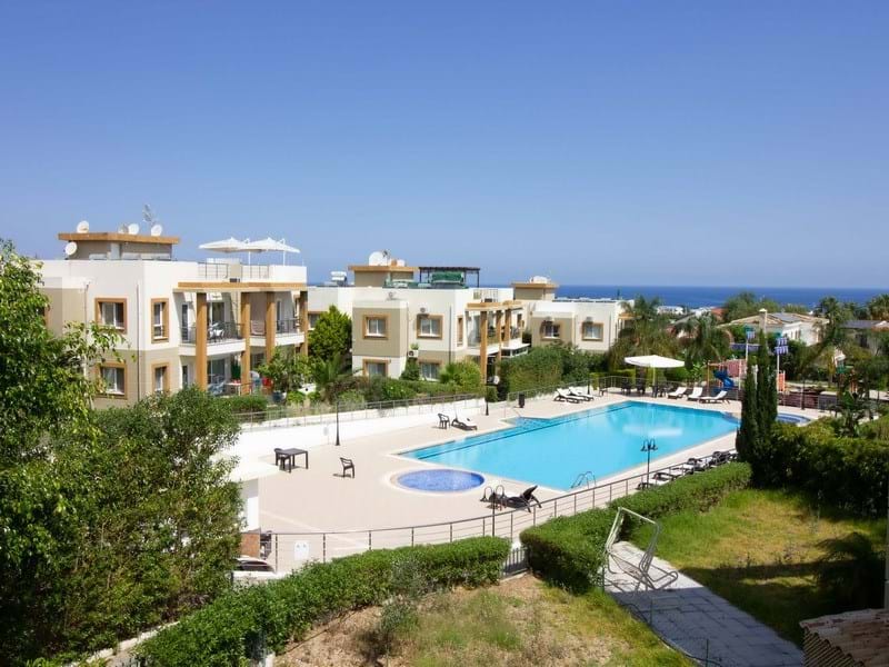 2 bedroom resale penthouse + communal swimming pool + Children playground + Roof terrace