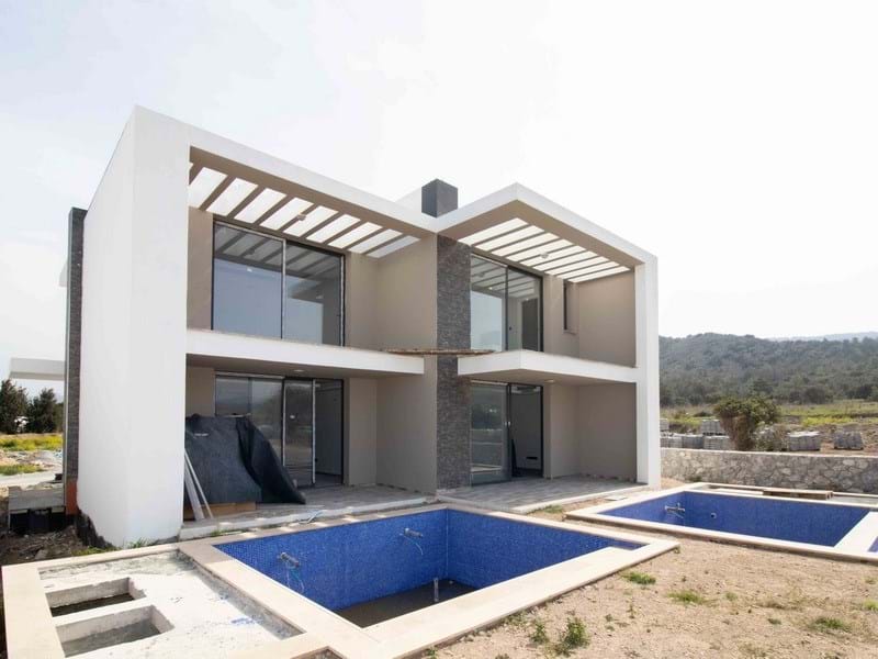 2 bedroom Luxury duplex + communal swimming pool + within a complex + sea and mountain views