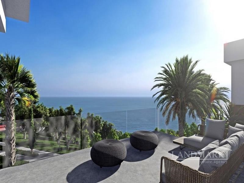 2 bedroom elegant ground floor apartments and penthouses + communal swimming pool + walking distance to the sea + payment plan