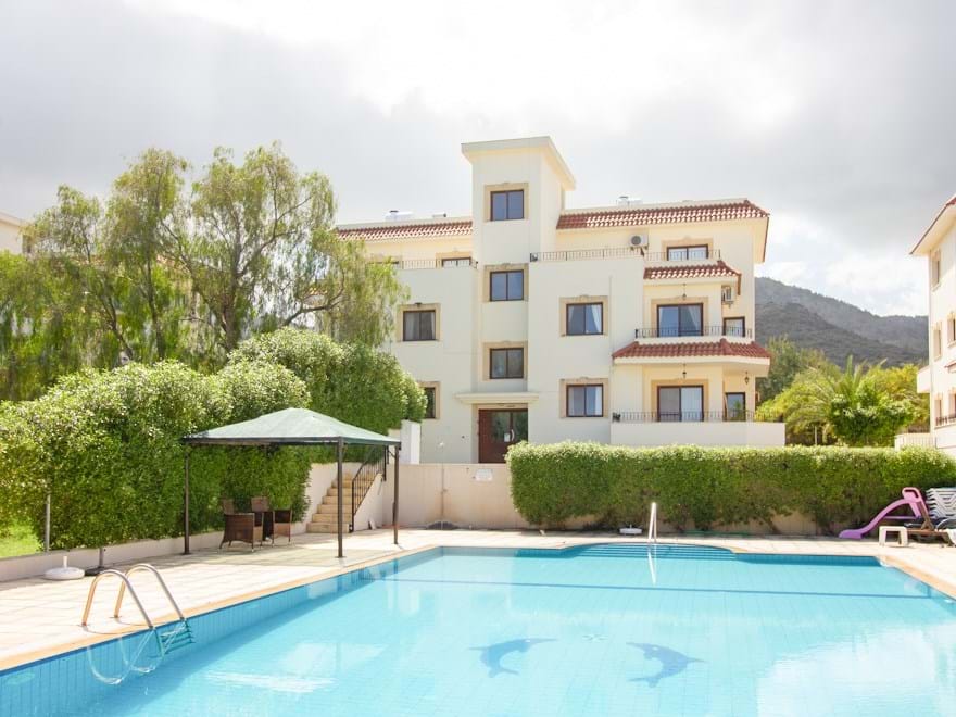 Spacious 3-bedroom first-floor apartment with furniture, white goods, communal pool and fantastic direct sea views + Title deeds in owner’s name, VAT paid